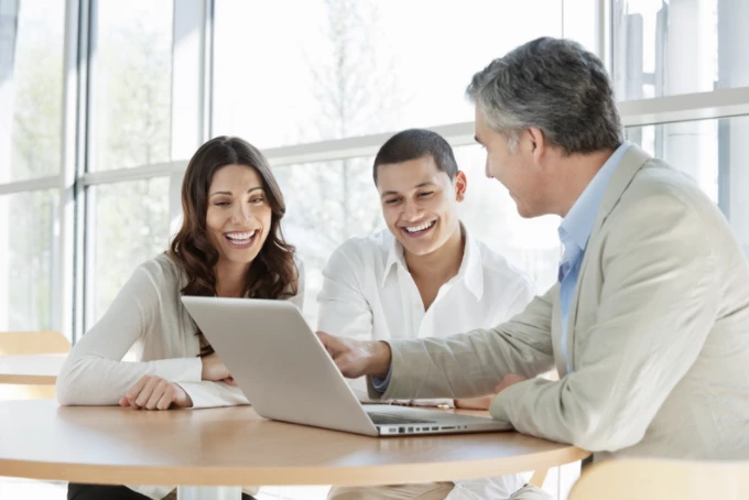 VISIOcompte propose des offres personnalisées et adaptées aux besoins de ses clients, pour les entreprises existantes, en développement ou en création